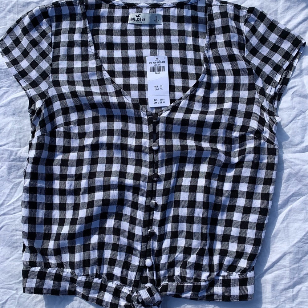Hollister gingham print button top.